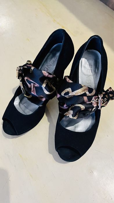 Туфли замшевые 35 р