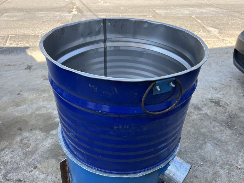 Ръчно направен казан за варене на буркани и други неща.