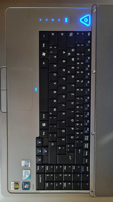 Лаптоп 47 cm/18,4″ Widescreen Display