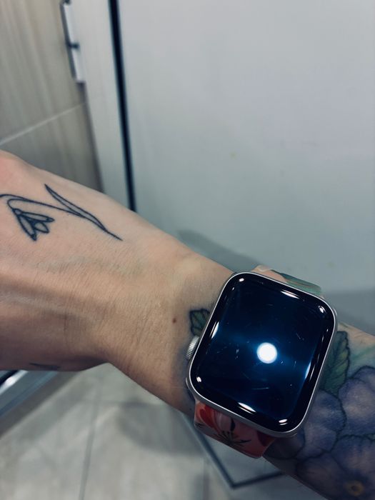 Apple watch SE 2nd gen 40mm смарт часовник Starlight