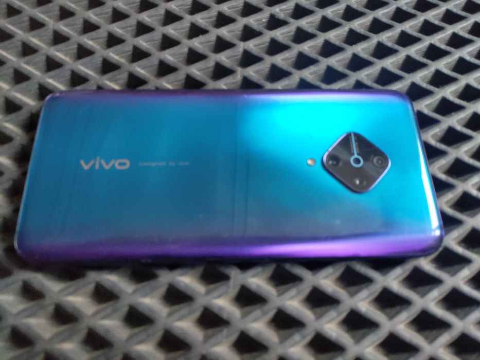 Смартфон Vivo V17 (Vivo 1920)