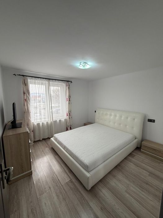 Apartament 3 camere , 2 bai  de inchiriat