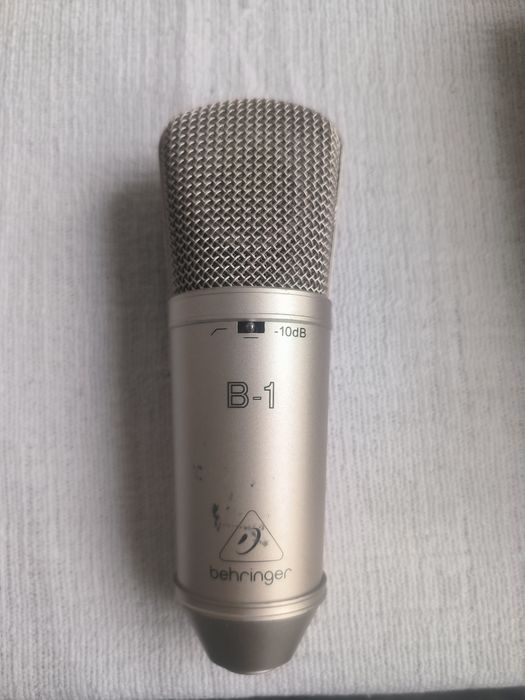 Vând microfon de studio behringer B-1