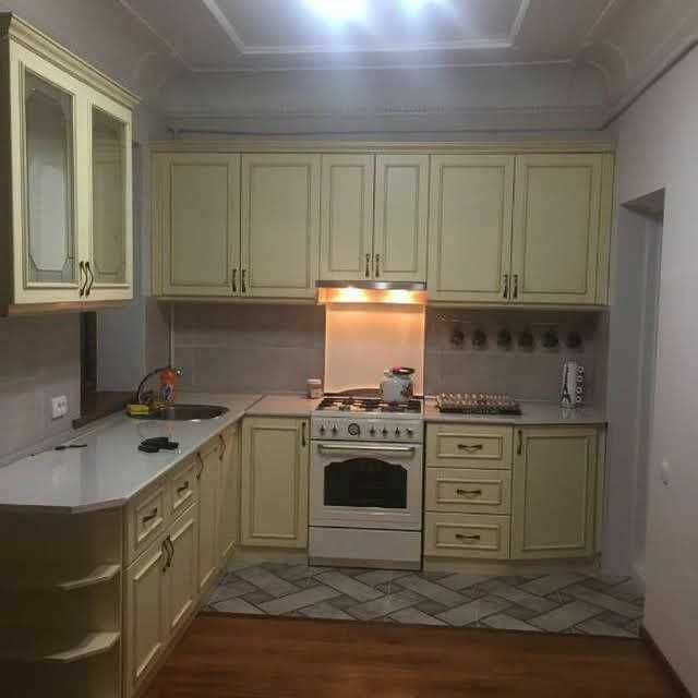 TAMIRLAYMIZ Podyezd va xonadon eshiklarini(metall,yog'och), mebellarni