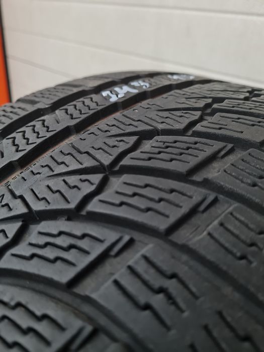 Зимни гуми 2 броя NOKIAN Wr A4 245 40 R20 дот 3219