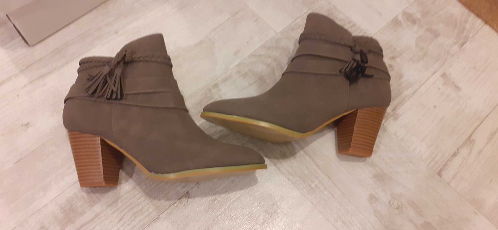 Ghete gri, piele intoarsa, mas 39, noi