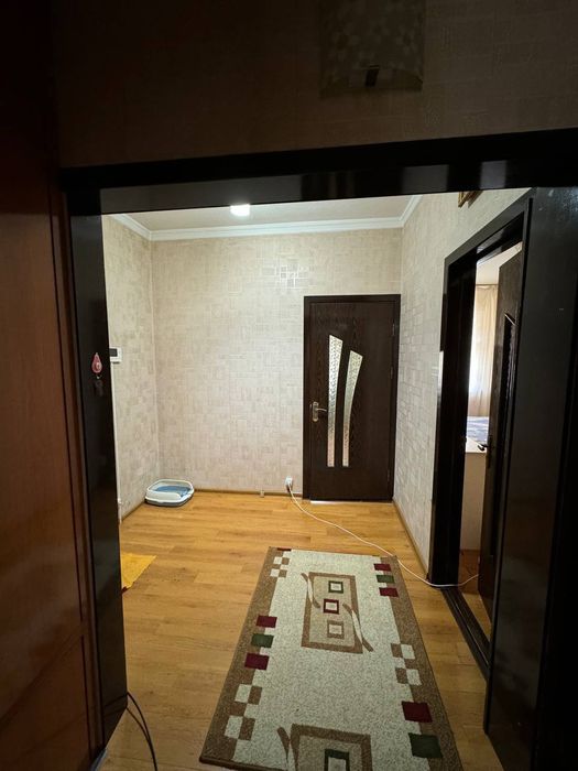 Чорсу бозорина якин 3 хонали квартира сотилади