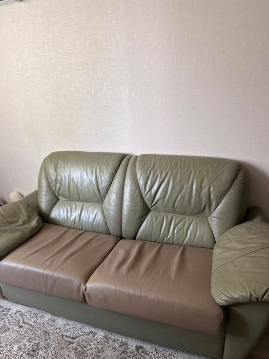 Кожанный диван и кресла