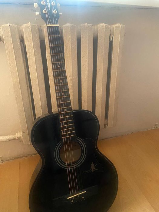 Гитара почти новый