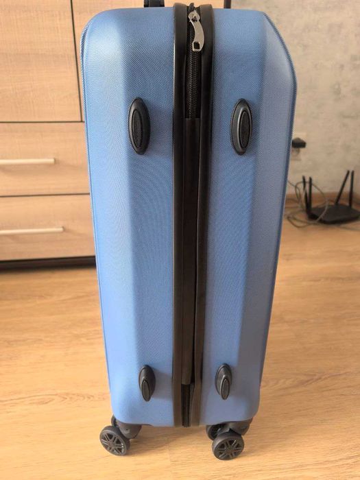 Чемодан Ridberg M со съемными колесами