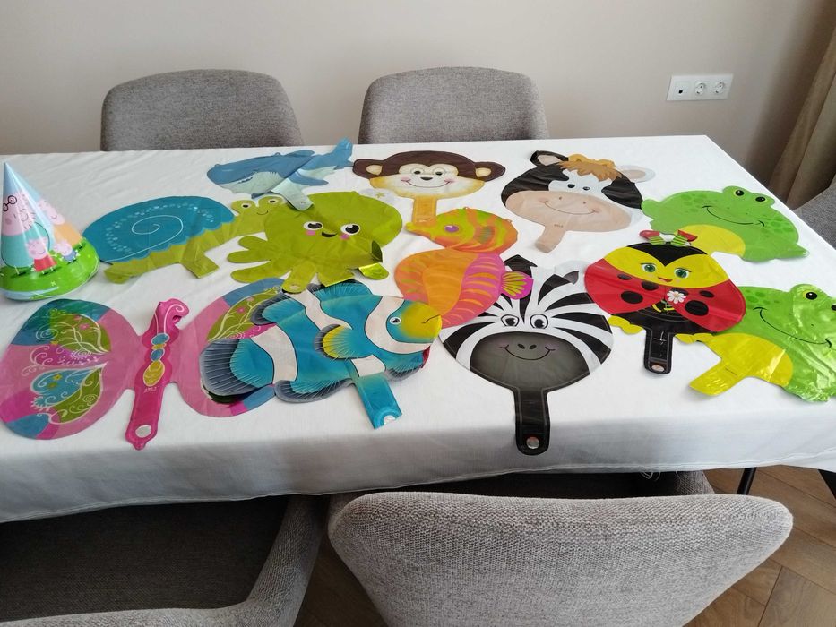 12 балона и 8 парти шапки пепа