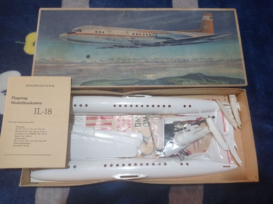 Сборная модель самолёта Ил-18