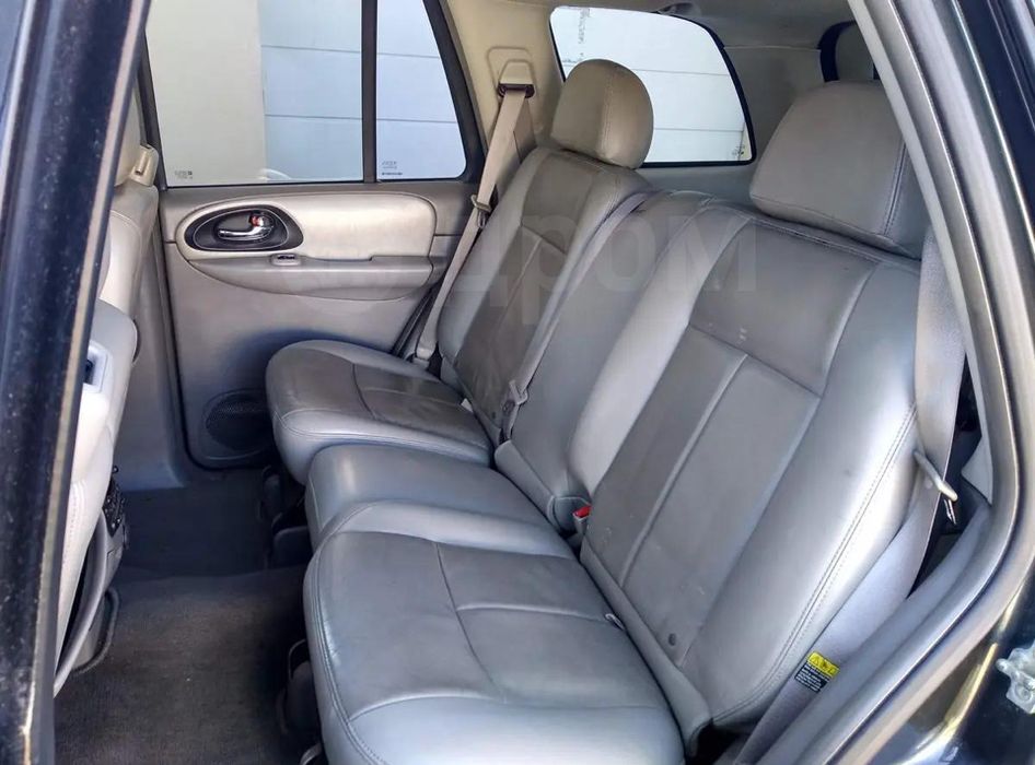 Автомобиль chevrolet trailblazer