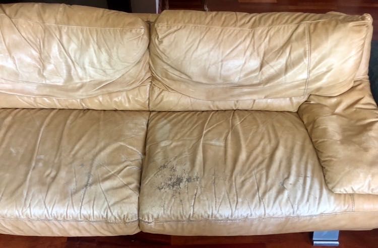 Кожен диван, италиански