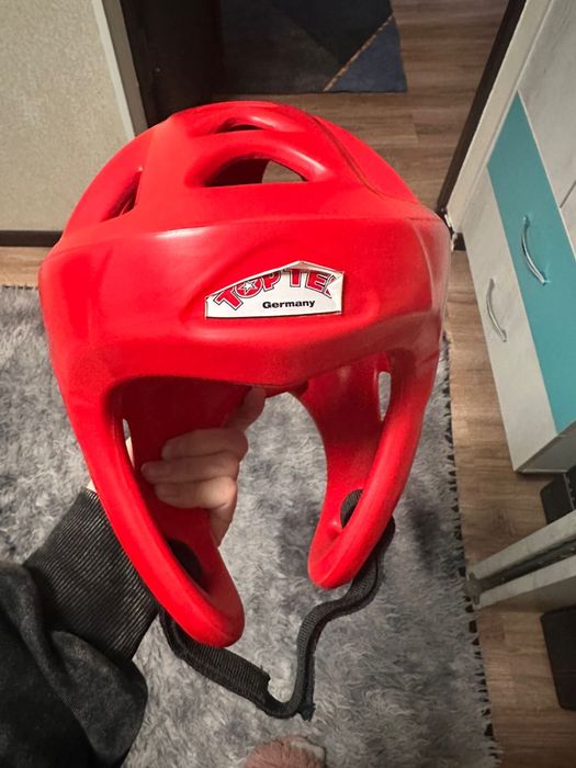 Продам оригинальный шлем TOP TEN