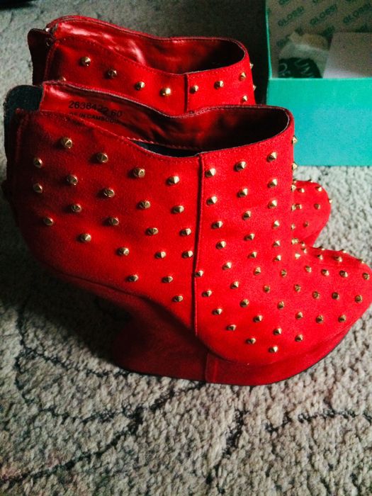 Продаю ботильоны