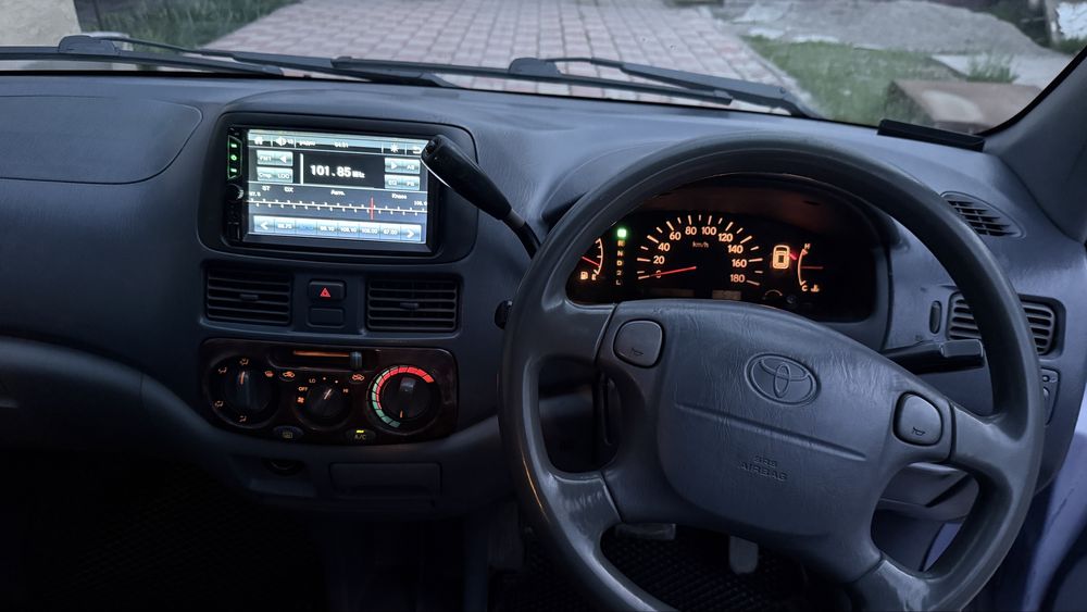 Toyota Raum  1998г