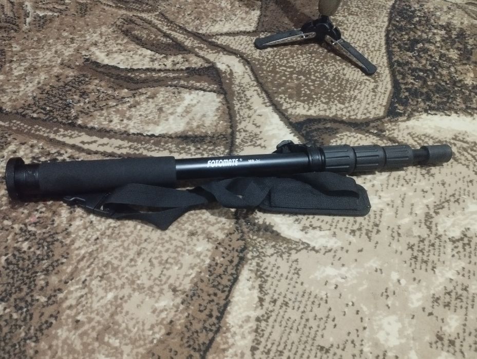 Монопат видеокамера