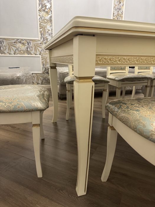 Раскладной стол с 8 стульями