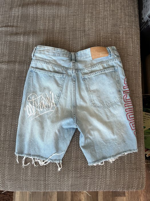 Накъсани летни дънки