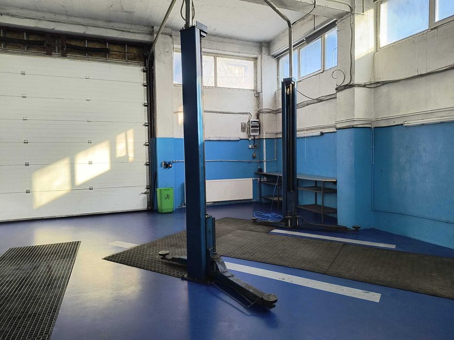 Inchiriez spatiu service auto 135 mp + 40 mp parcare betonata