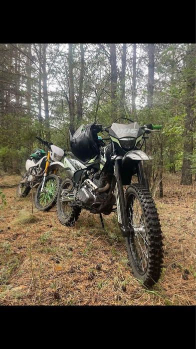 Продаются мотоцикл эндуро 250сс