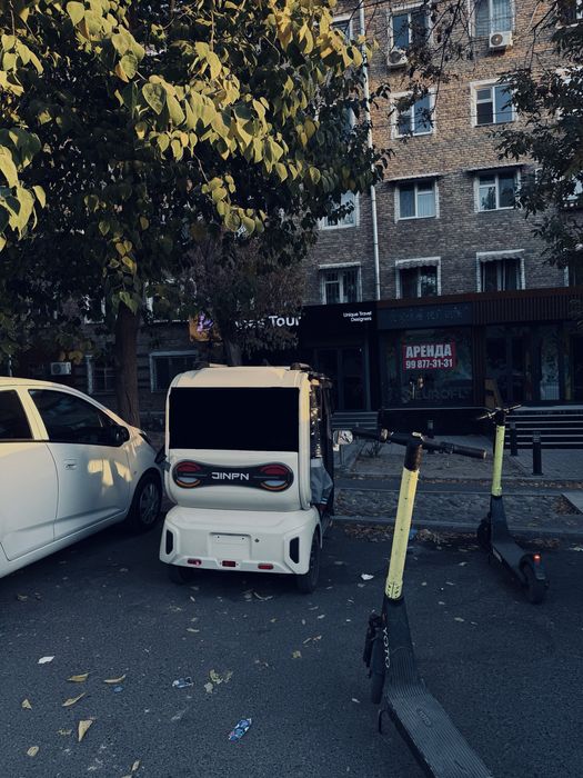 Продам электроскутер с 3 балонами, индийская рикша