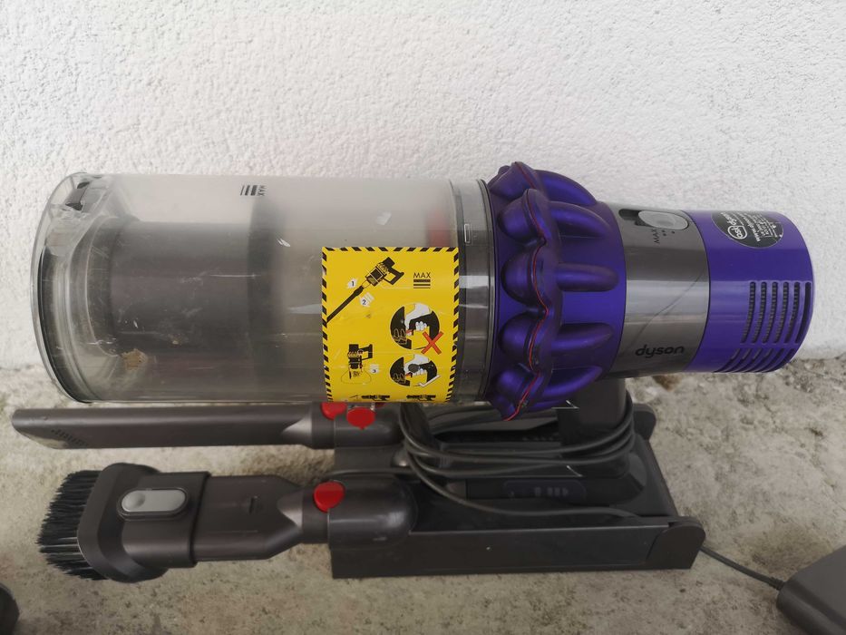 Прахосмукачка Dyson V10 на батерии