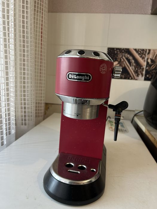 Продам кофеварку Delonghi EC685