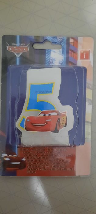 Donez 4 coifuri și lumânare cifra 5 Fulger MC Queen