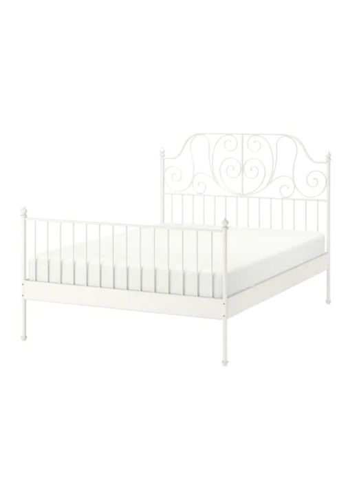 Кровать от Ikea.