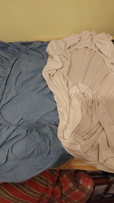 Cearceaf cu elastic 60x120 IKEA (15 lei bucata, 30 lei doua bucati)