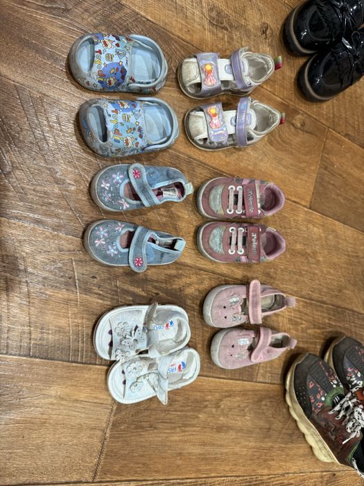 Отдам даром обувь