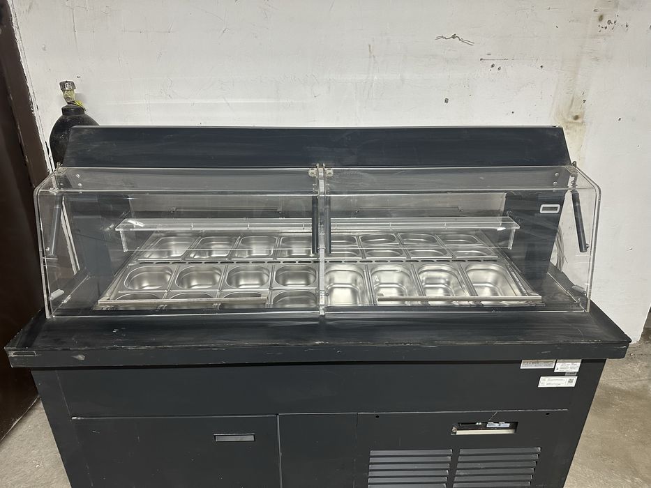 Холодильная витрина оборудование