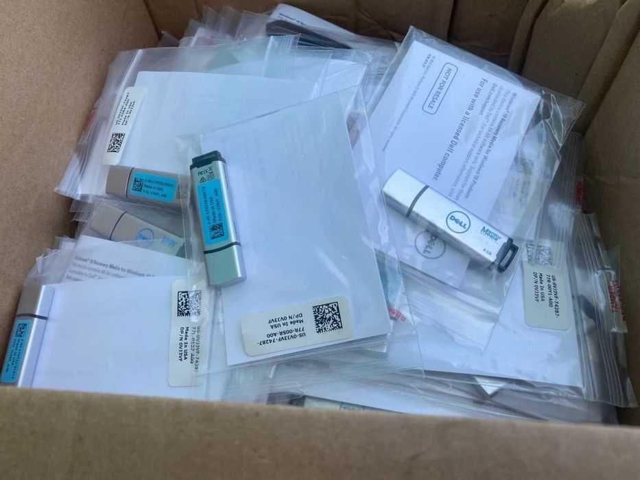 Stick bootabil Windows 11 Home / Pro + Office + licenta originala noua