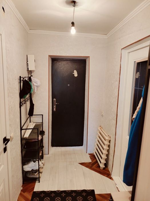 Срочна продам 1 кв 2 этаж , 8500 млн