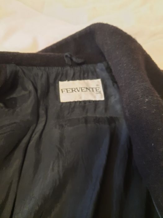 Черно класическо дамско палто с копчета