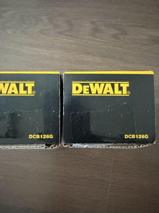 Чисто нова батерия Dewalt DCB126G