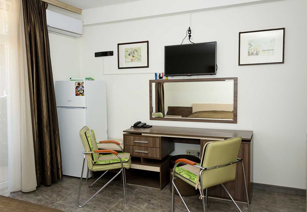 Дава се под наем Едностаен апартамент в к.к. Св.Св. Константин и Елена - 40 кв.м за 350 € - Снимка #3