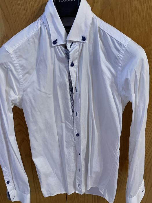 Абитуриентски костюм
