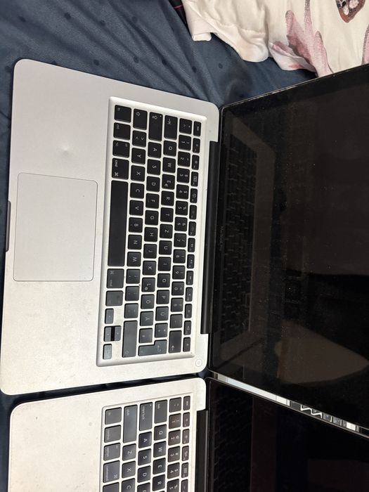 vand 3 macbook fara incarcatoare