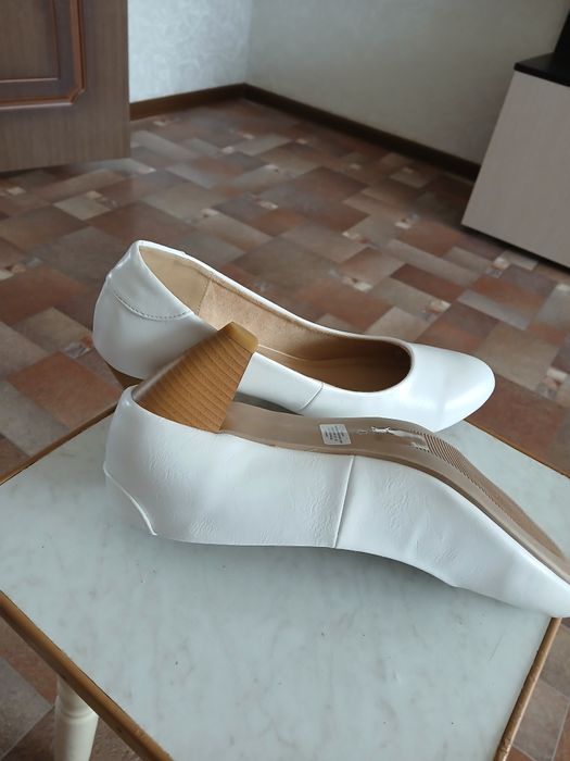 Туфли женские белые