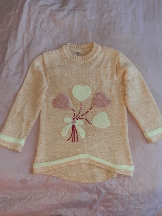 Продаю теплую кофточку на девочку 9-11 лет