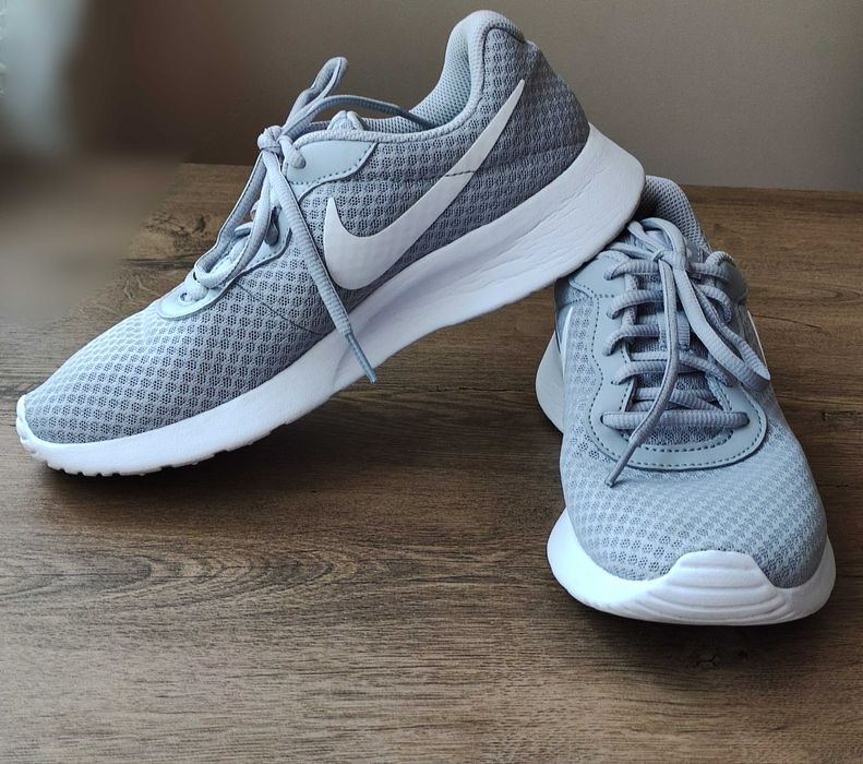 Маратонки Nike номер 39