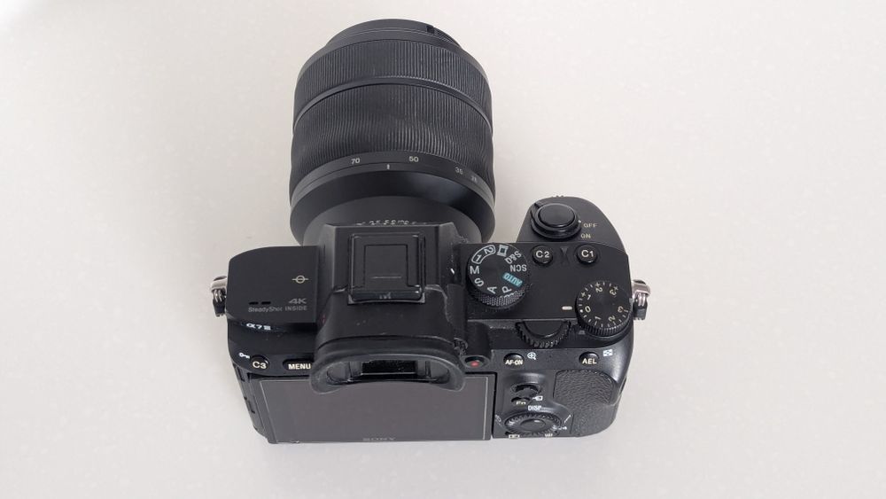 Продам Sony A 7III KIT с китовым объективом