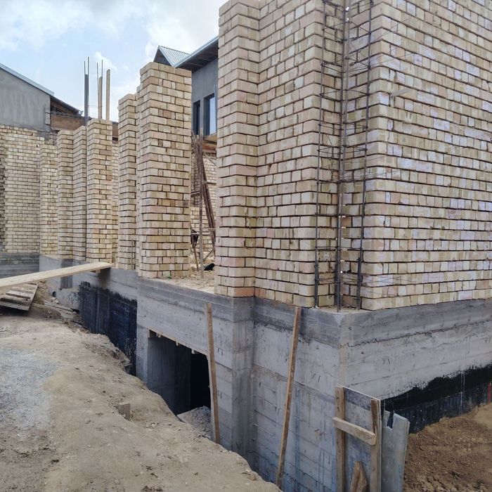 Gisht, shlokoblok, gazablok teramiz. Кладка кирпича, газоблок, шлокобл