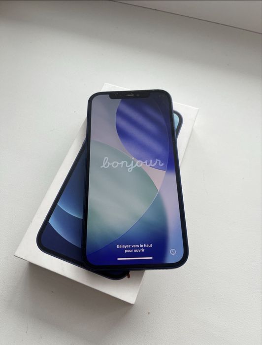 Продам телефон Айфон 12 128Gb