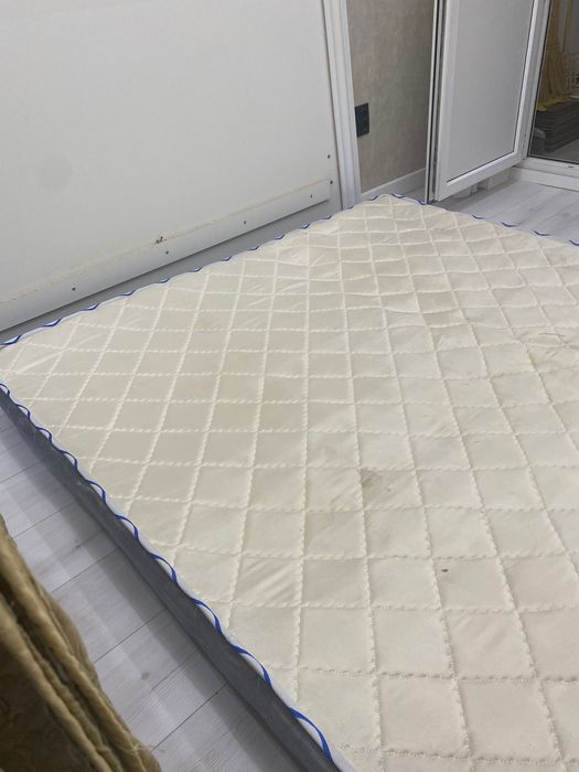 Продам кровать с матрасом