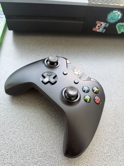 XBOX ONE 1TB + 6 jocuri si maneta