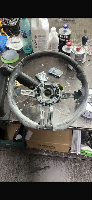 Retapitare volan modificare personalizare volan piele carbon